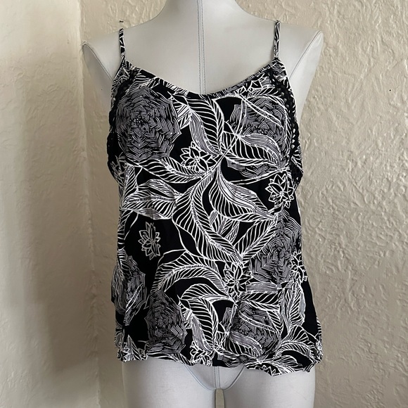 Roxy Black White Floral Diamond Crochet Tank Top Camisole NWT Small - Picture 1 of 8